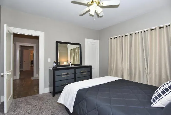 Holiday home Entire Home*cherry St*food*fun*drinks*shop* *